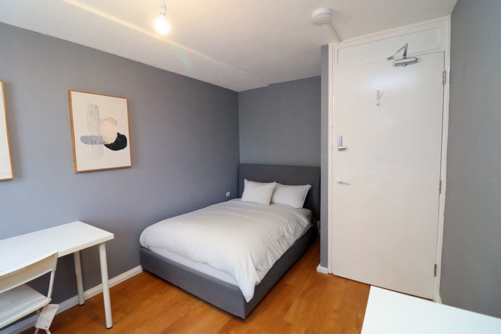 Similar Property: Double room - Single use in Westbourne Park