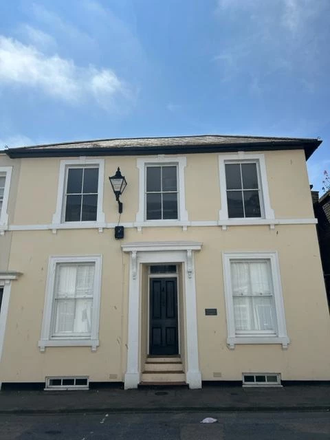 To Rent Russell Street