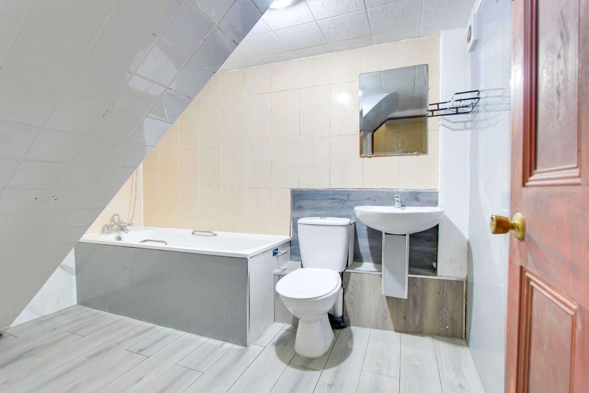 Photo 1
