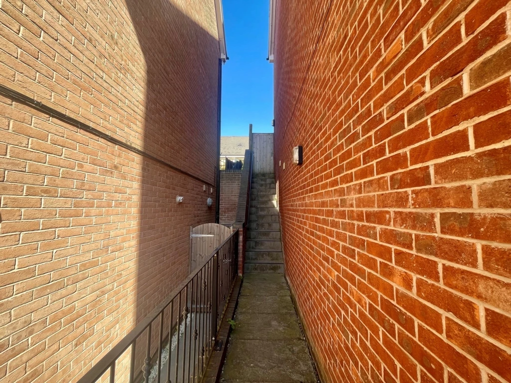 Photo 33