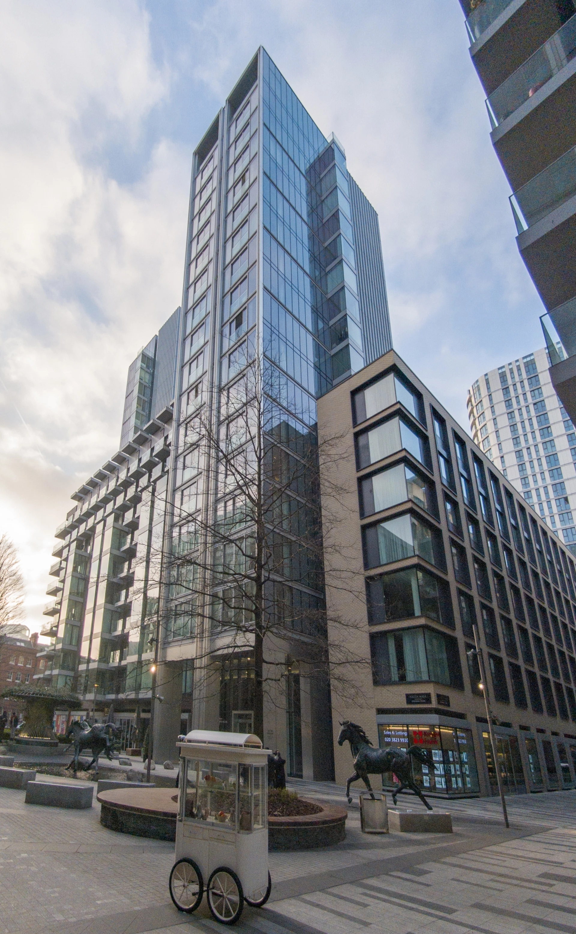Piazza Walk London E1