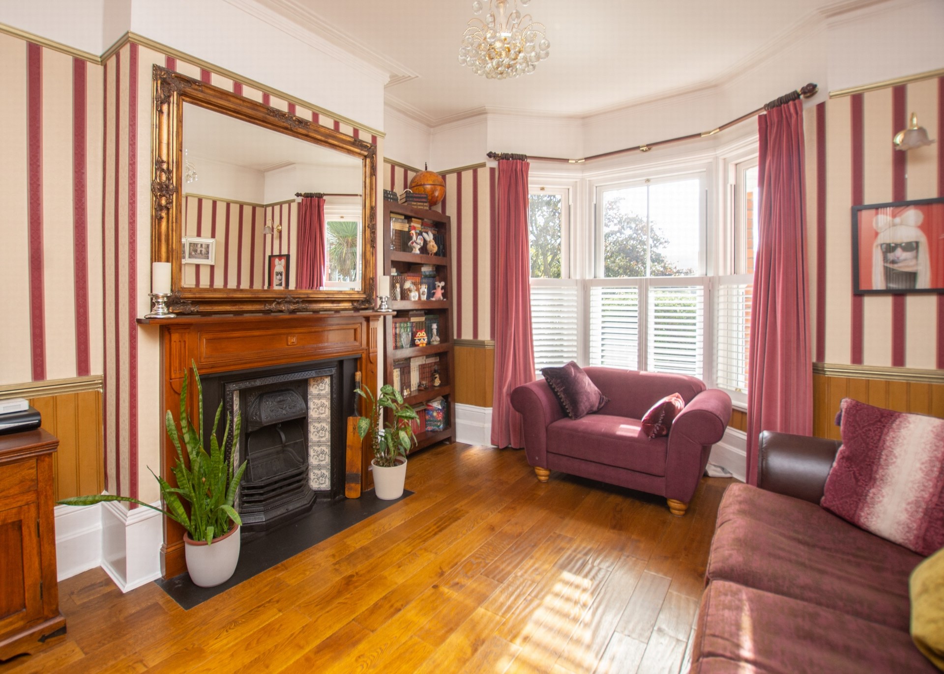 Sitting/dining room