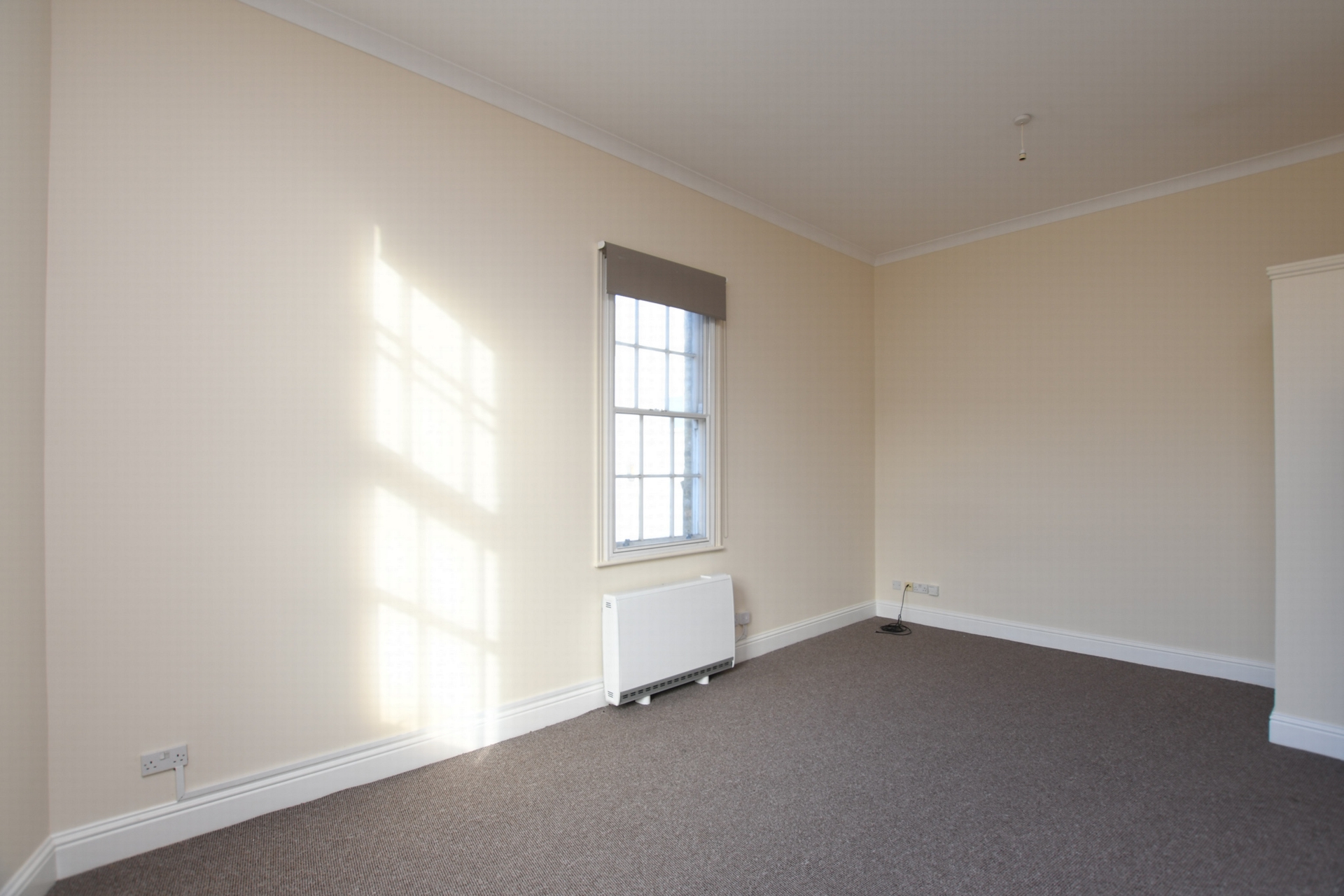 Sitting/dining room