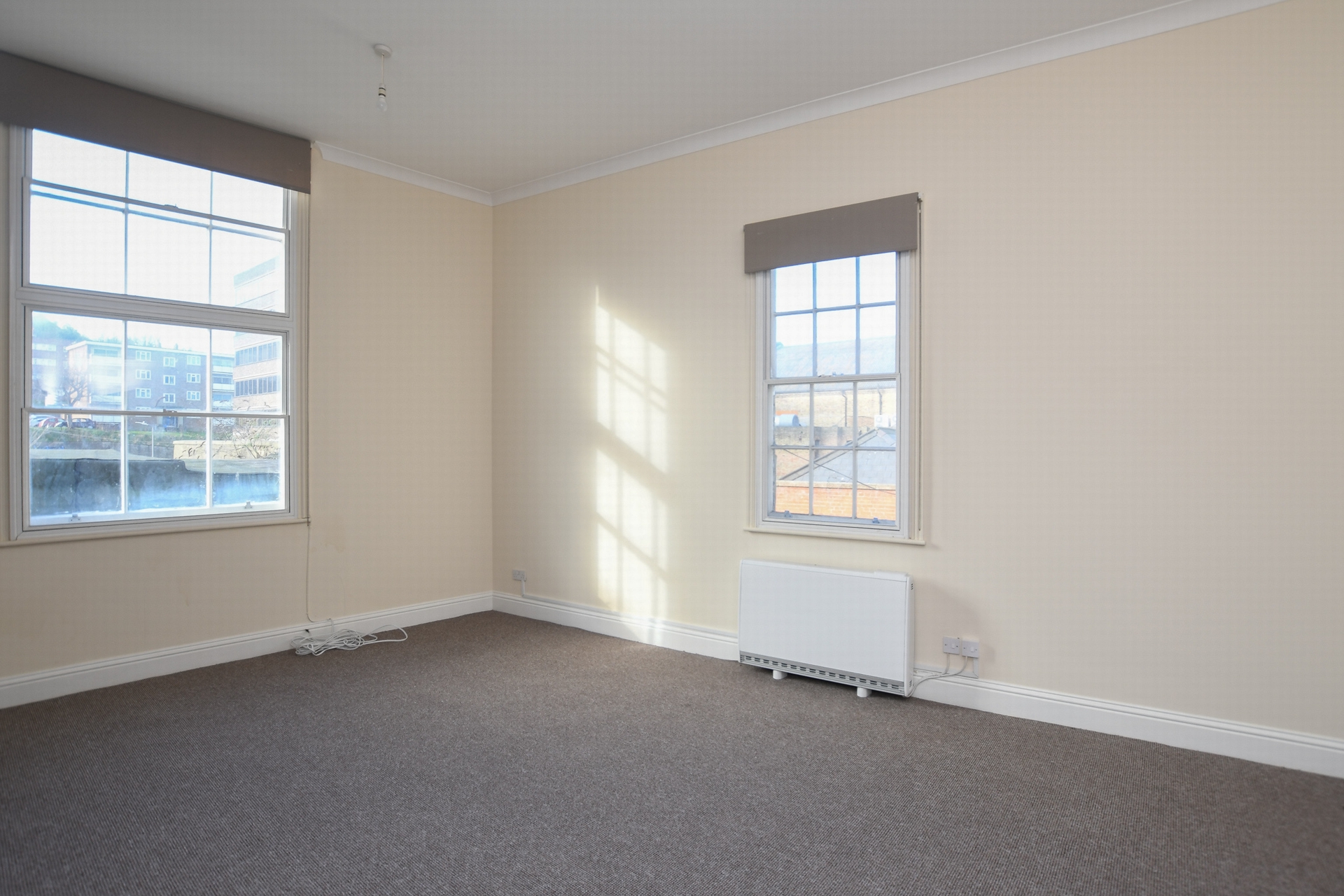 Sitting/dining room