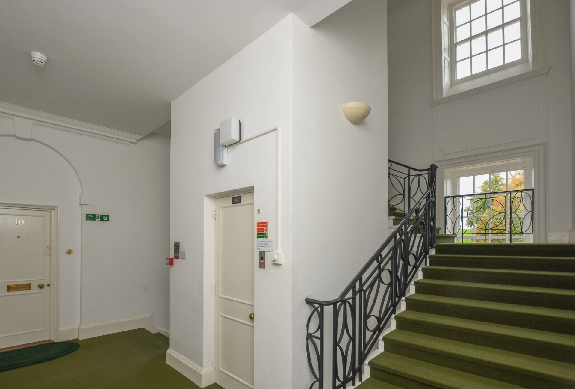 Lift/staircase