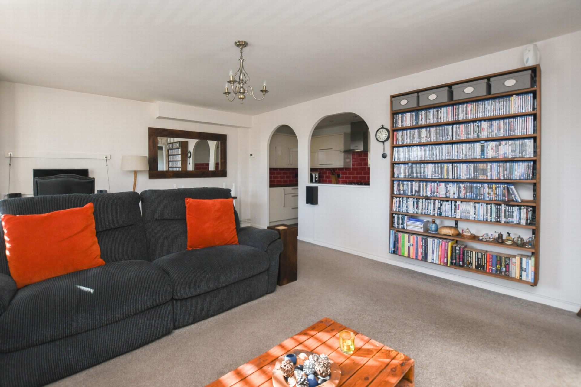 Sitting/dining room