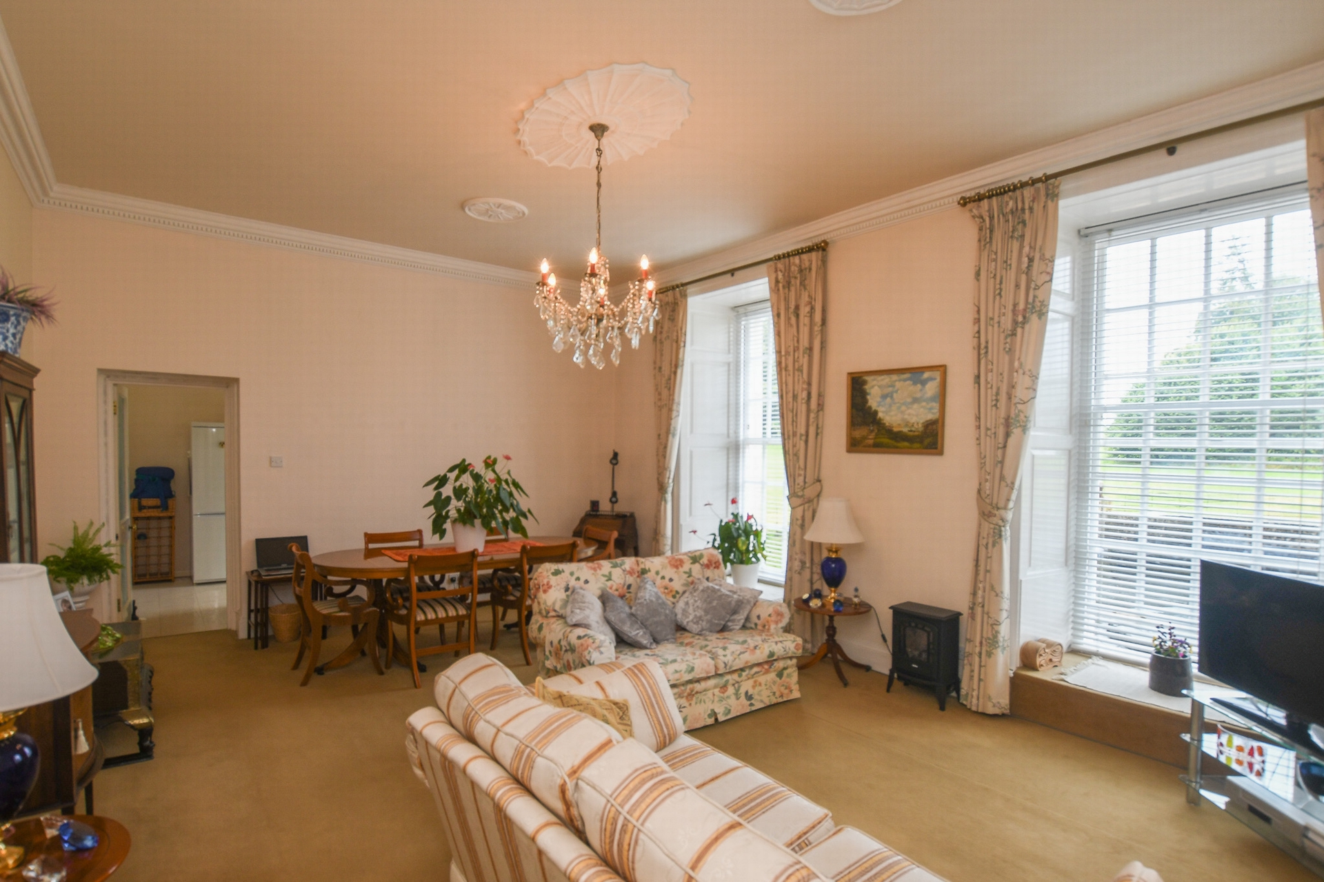 Sitting/dining room