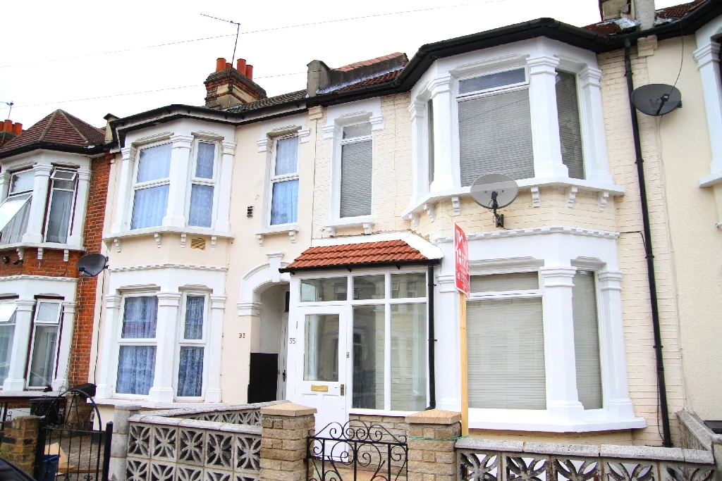 Henley Road Ilford Essex IG1