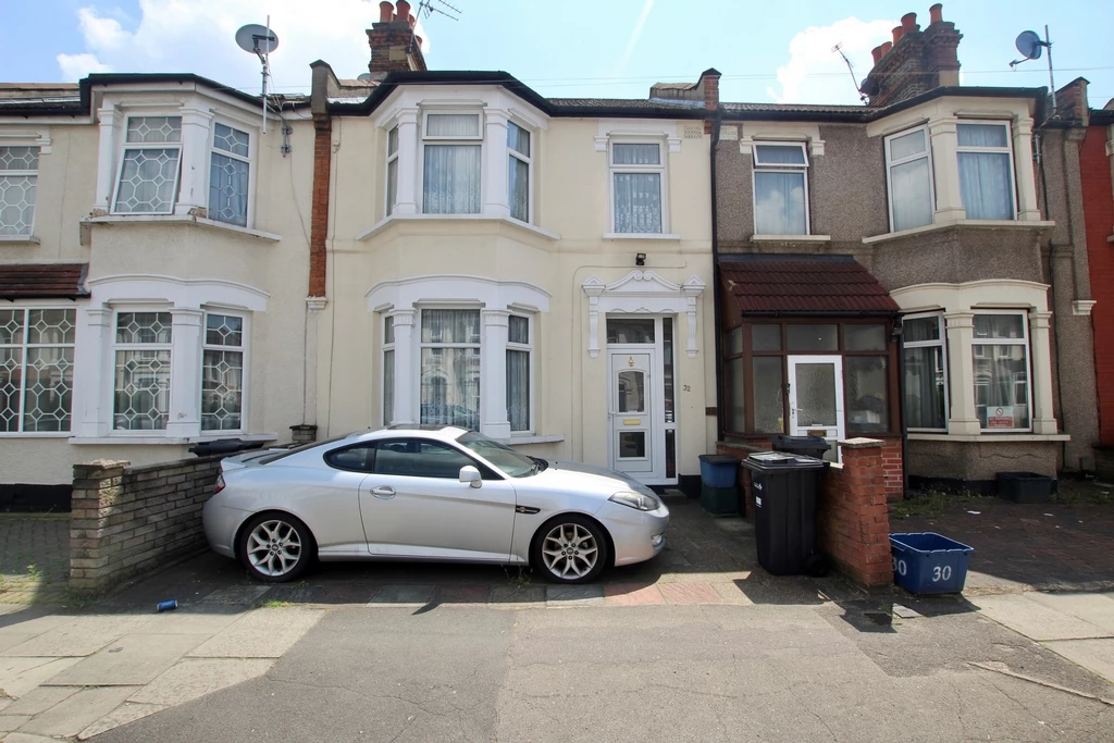 Henley Road Ilford Essex IG1