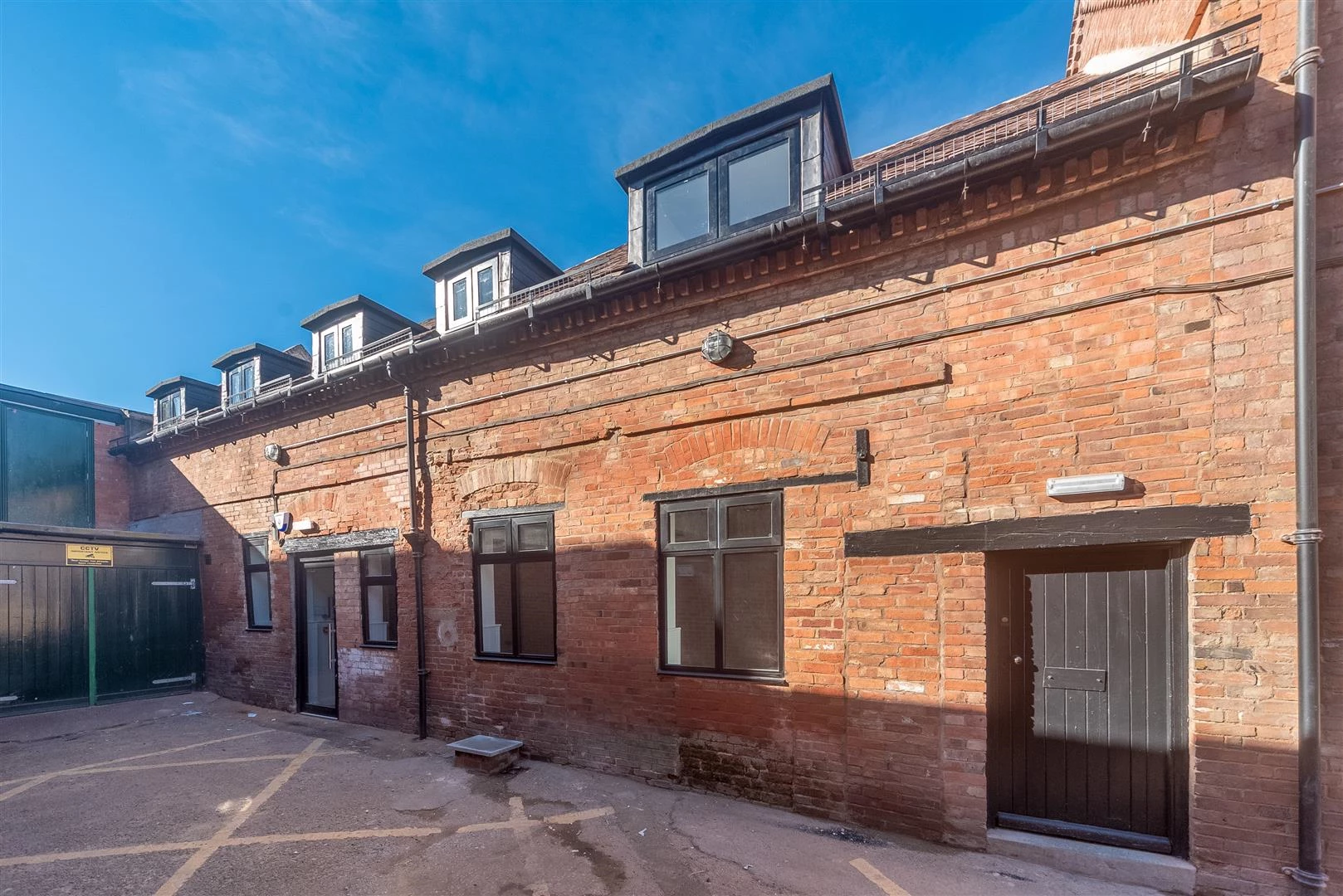 1A Henley Street-2.jpg