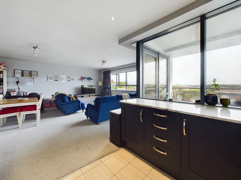 Similar Property: Flat in Cardiff