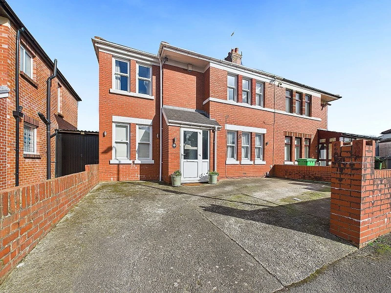 Similar Property: Semi Detached in Cardiff