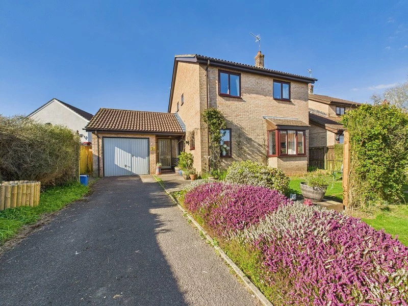 Similar Property: Detached in Cardiff