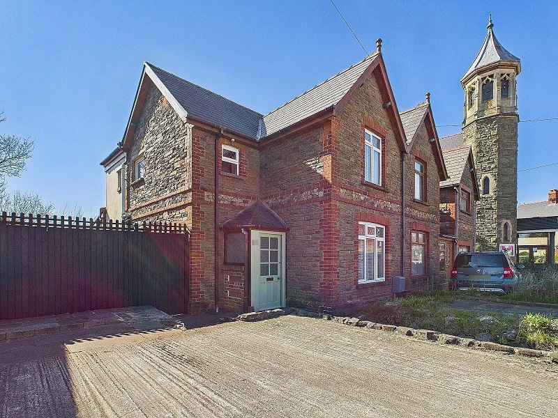 Similar Property: Semi Detached in Cardiff