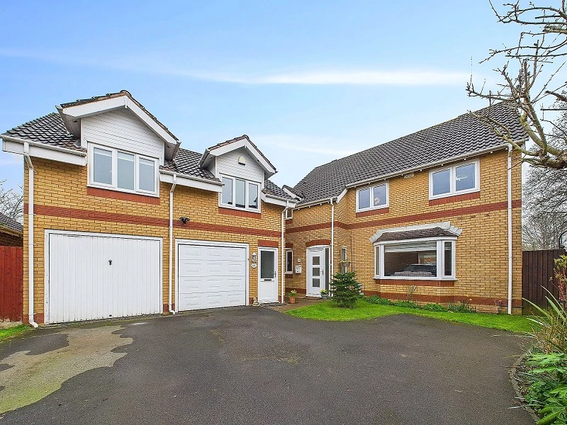 Similar Property: Detached in Cardiff