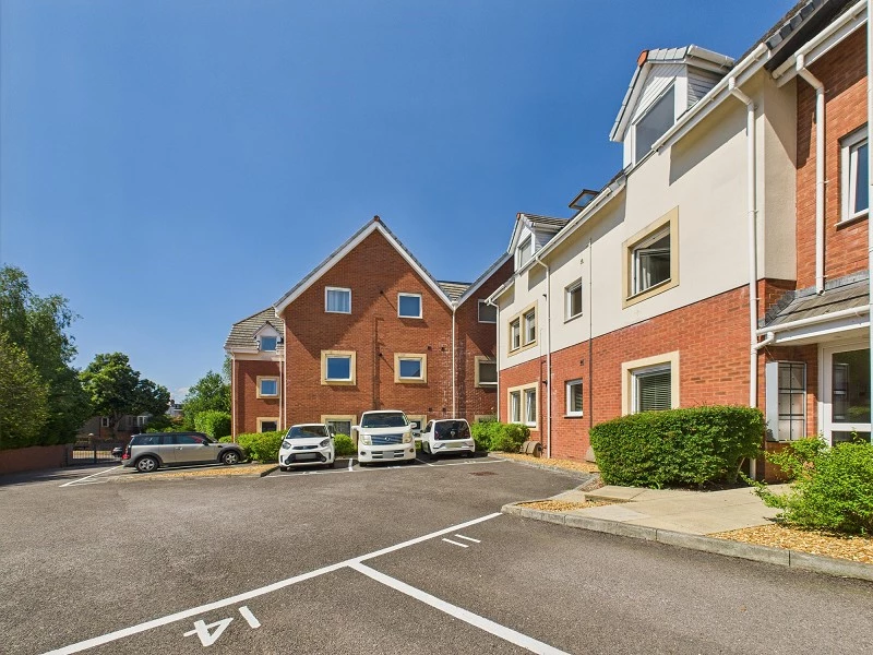 Similar Property: Ground Flat in Cardiff