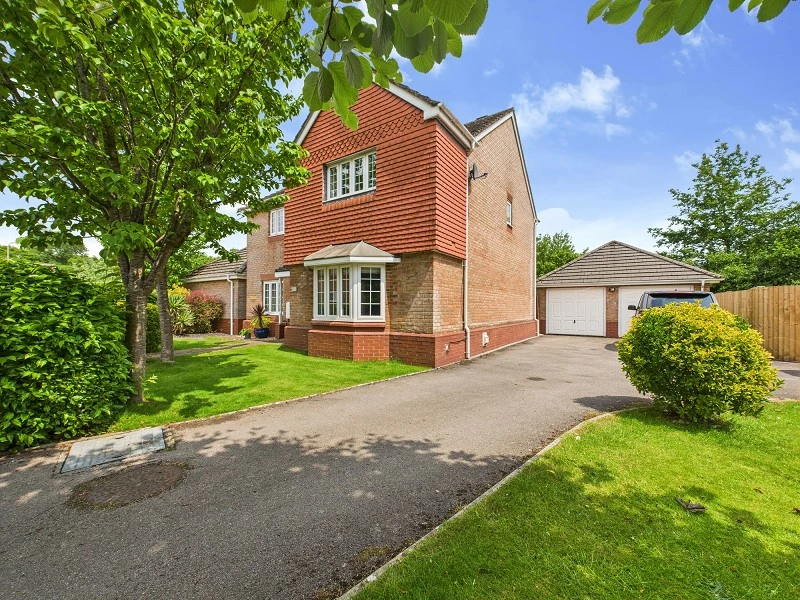 Similar Property: Detached in Cardiff