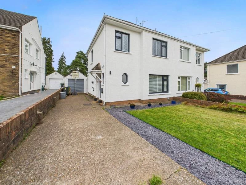 Similar Property: Semi Detached in Cardiff