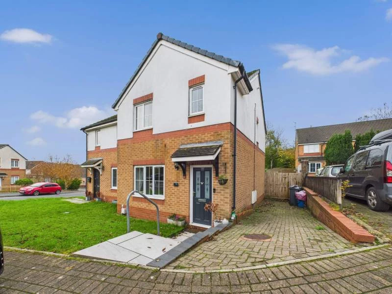 Similar Property: Semi Detached in Cardiff