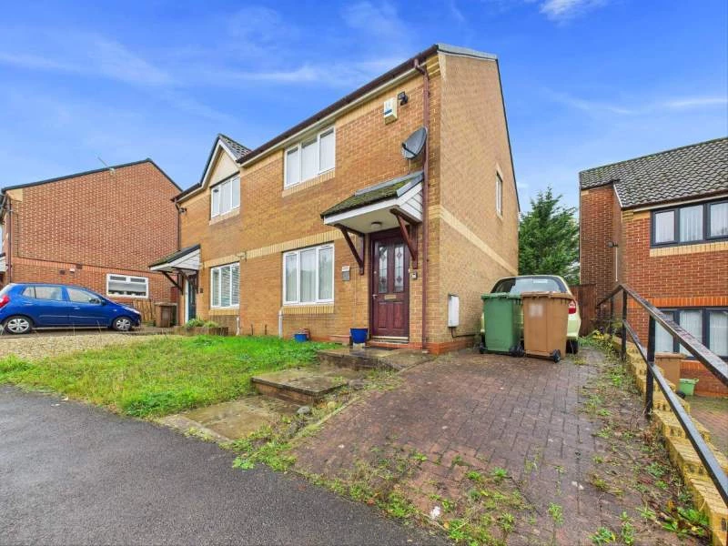 Similar Property: Semi Detached in Caerphilly