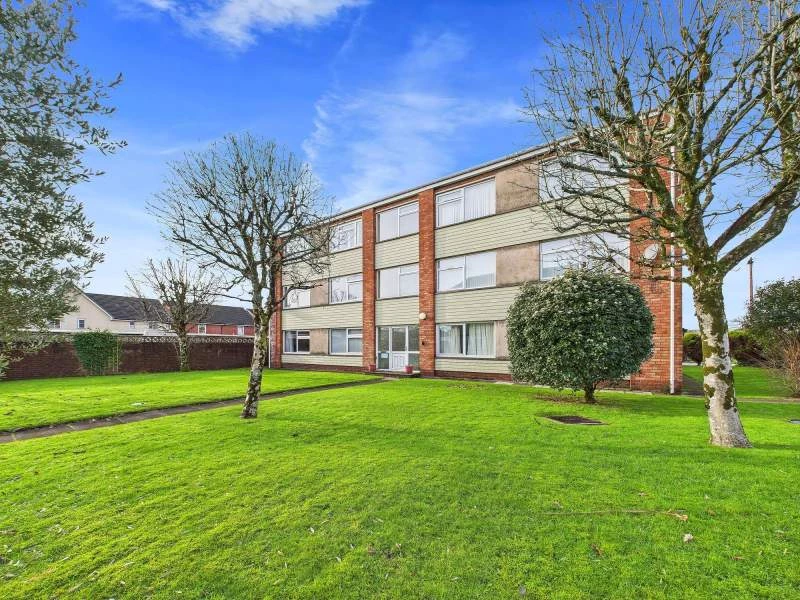 Similar Property: Flat in Cardiff