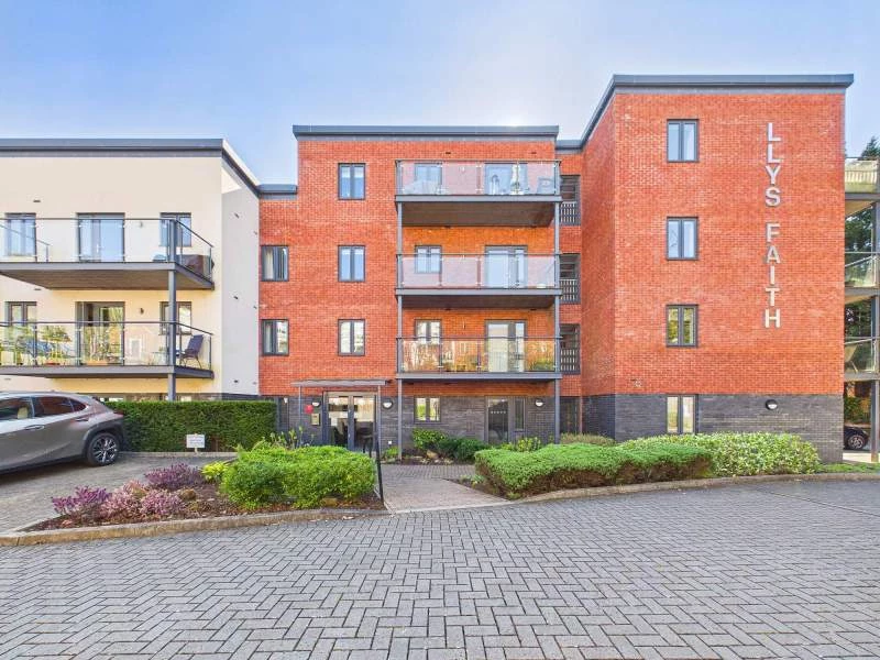 Similar Property: Ground Flat in Cardiff