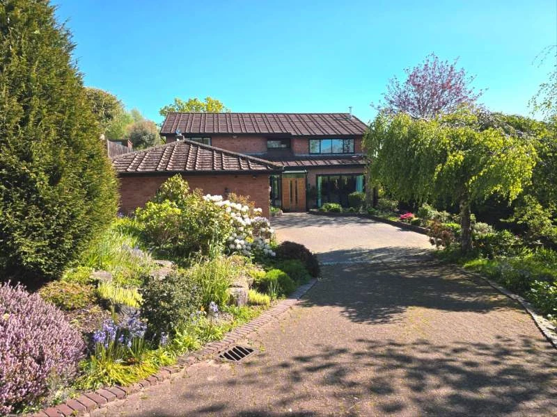 Similar Property: Detached in Cardiff