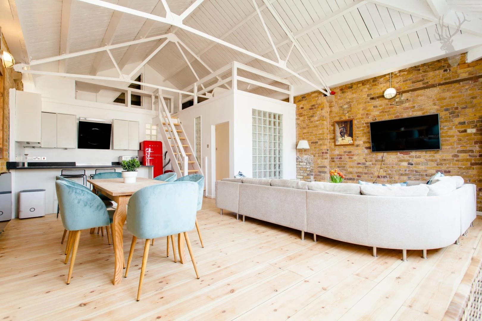 Similar Property: Apartment in Hoxton
