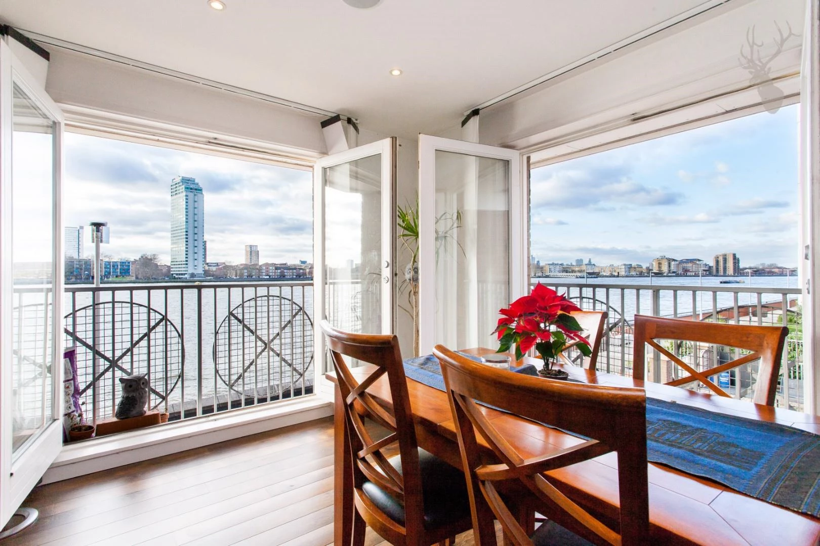 Similar Property: Flat in Isle Of Dogs