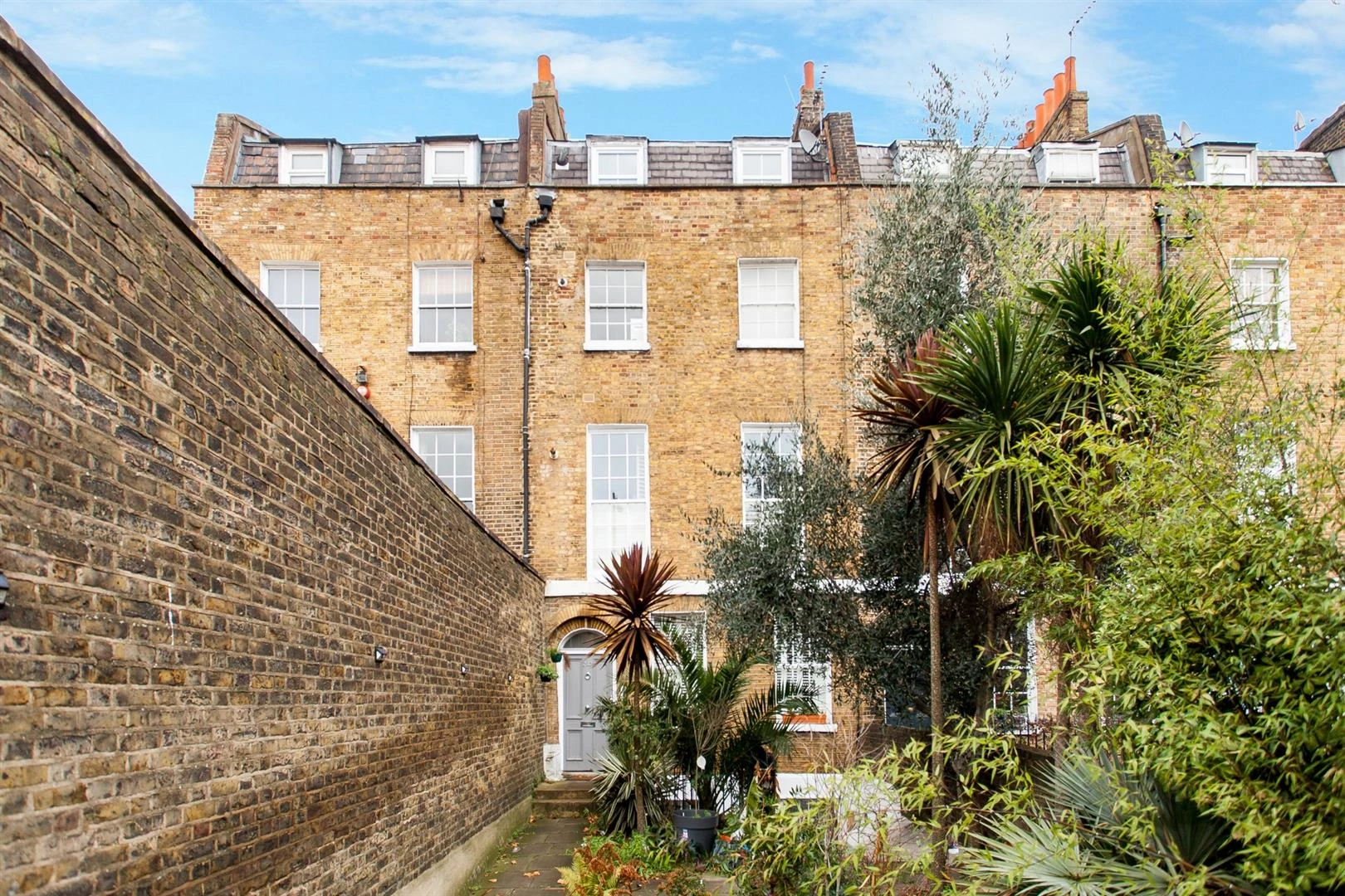 Similar Property: Apartment - Conversion in Haggerston