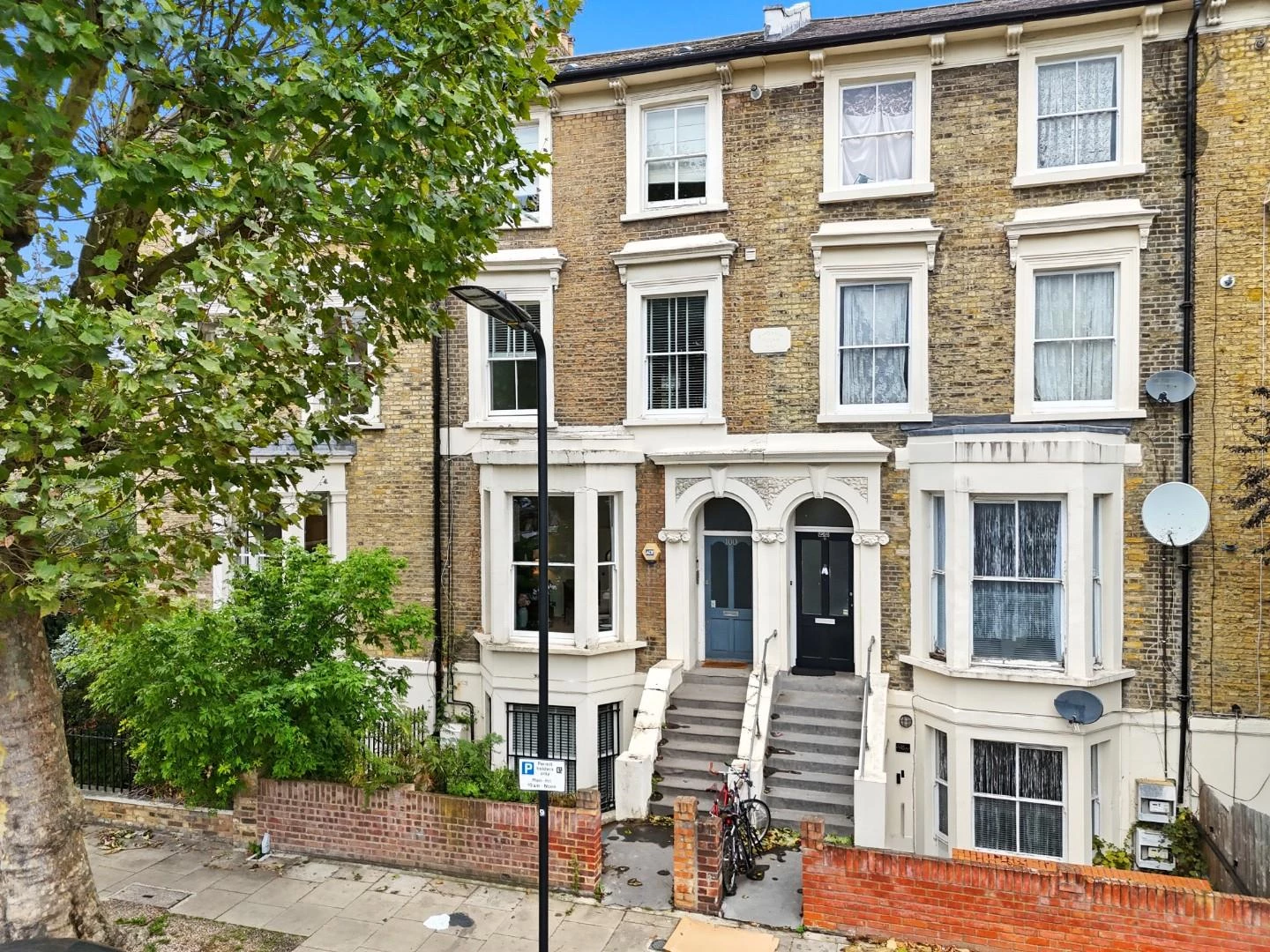 Similar Property: Apartment in Victoria Park Village