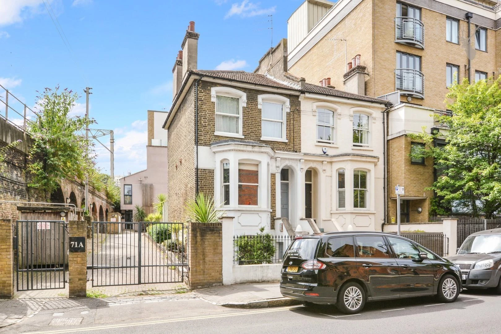 Similar Property: House - Semi-Detached in Bow