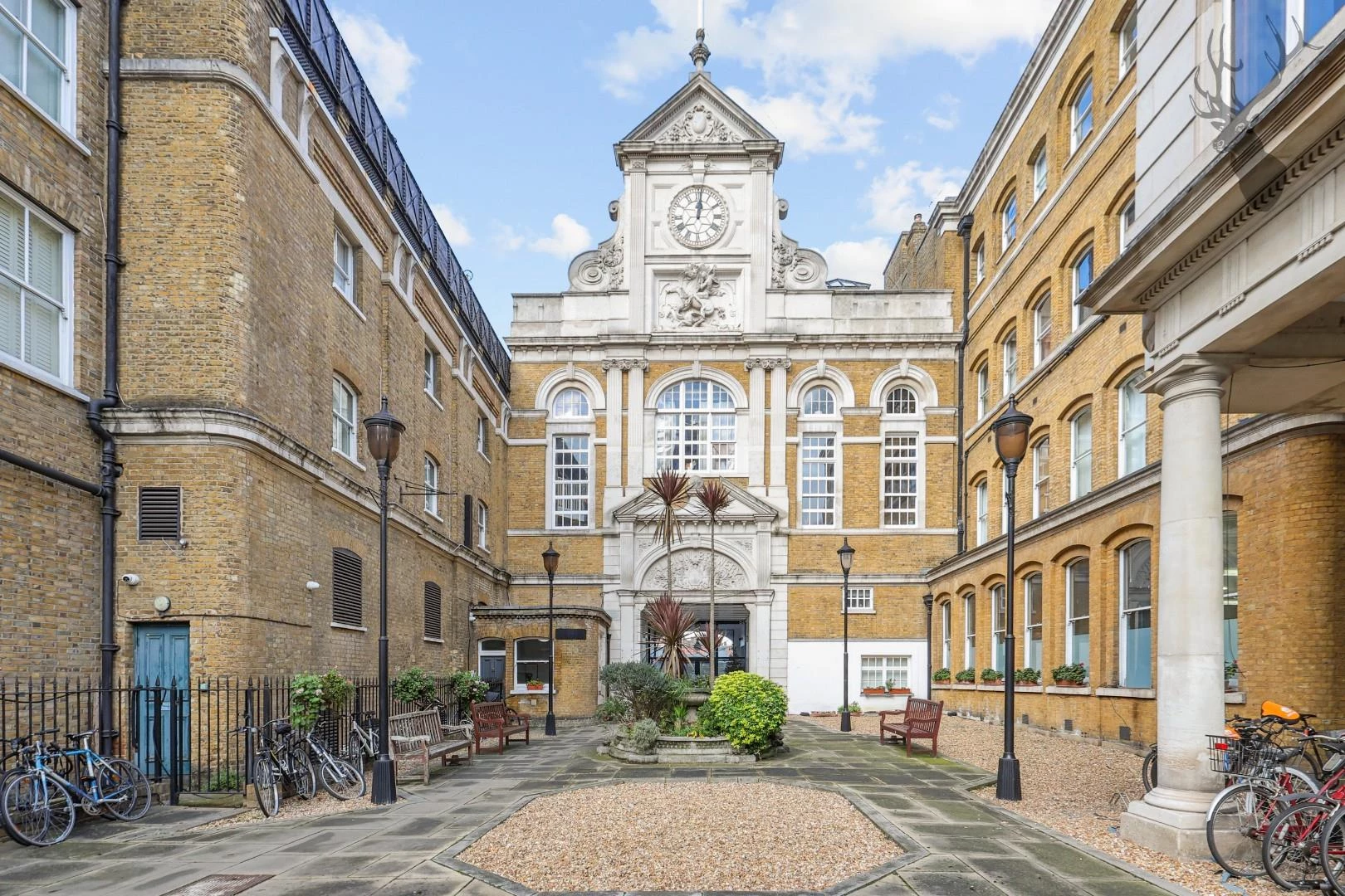 Similar Property: Apartment - Conversion in Whitechapel