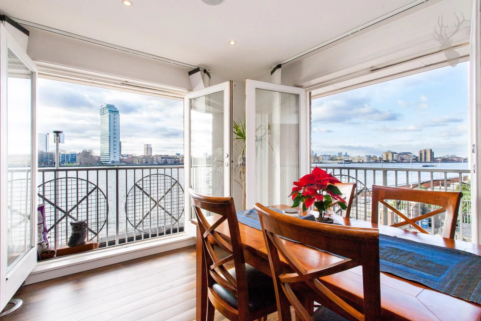 Similar Property: Flat in London