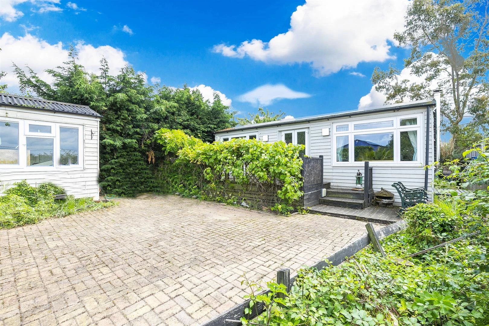 Similar Property: Bungalow in Stapleford Abbotts