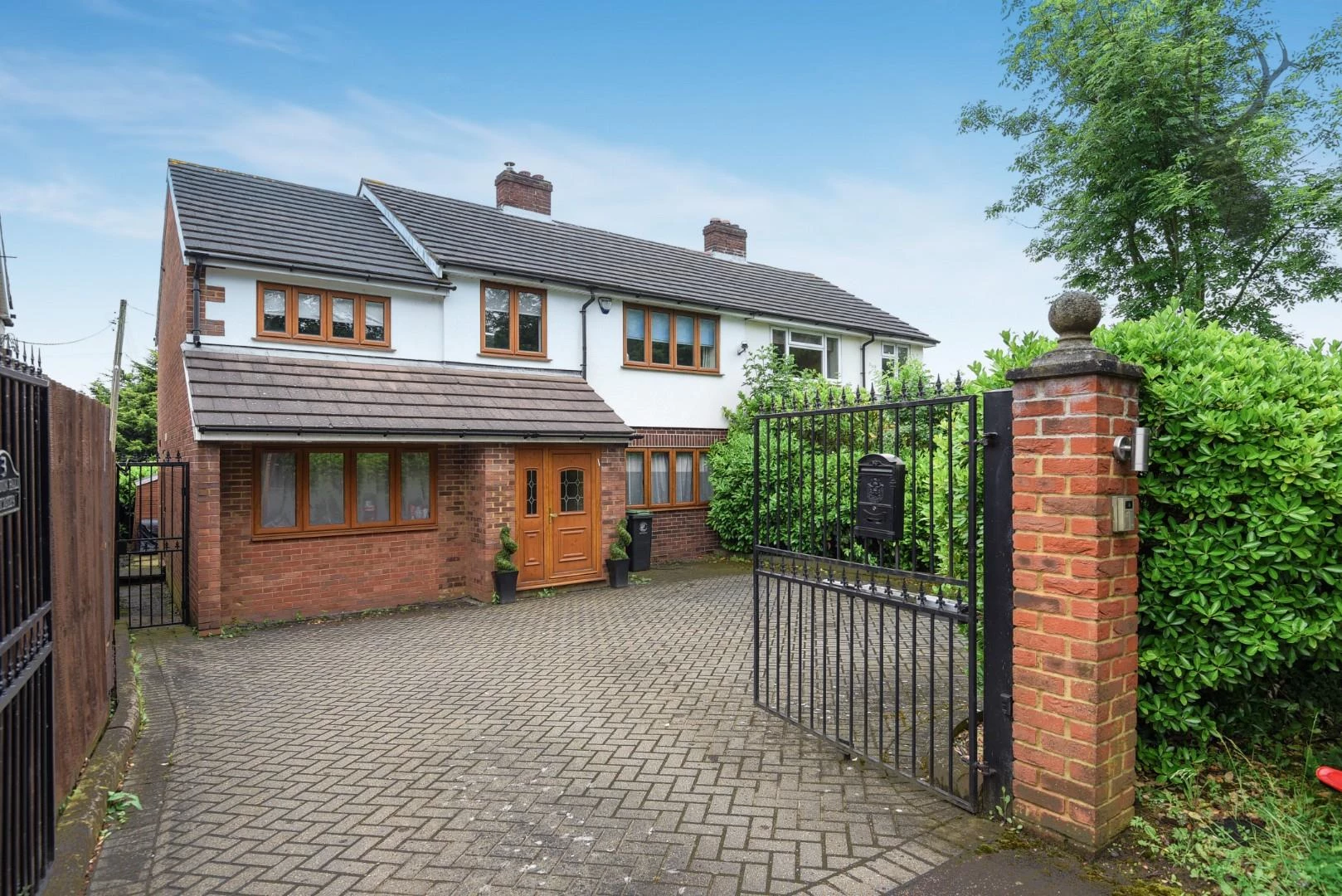 Similar Property: House - Semi-Detached in Theydon Bois