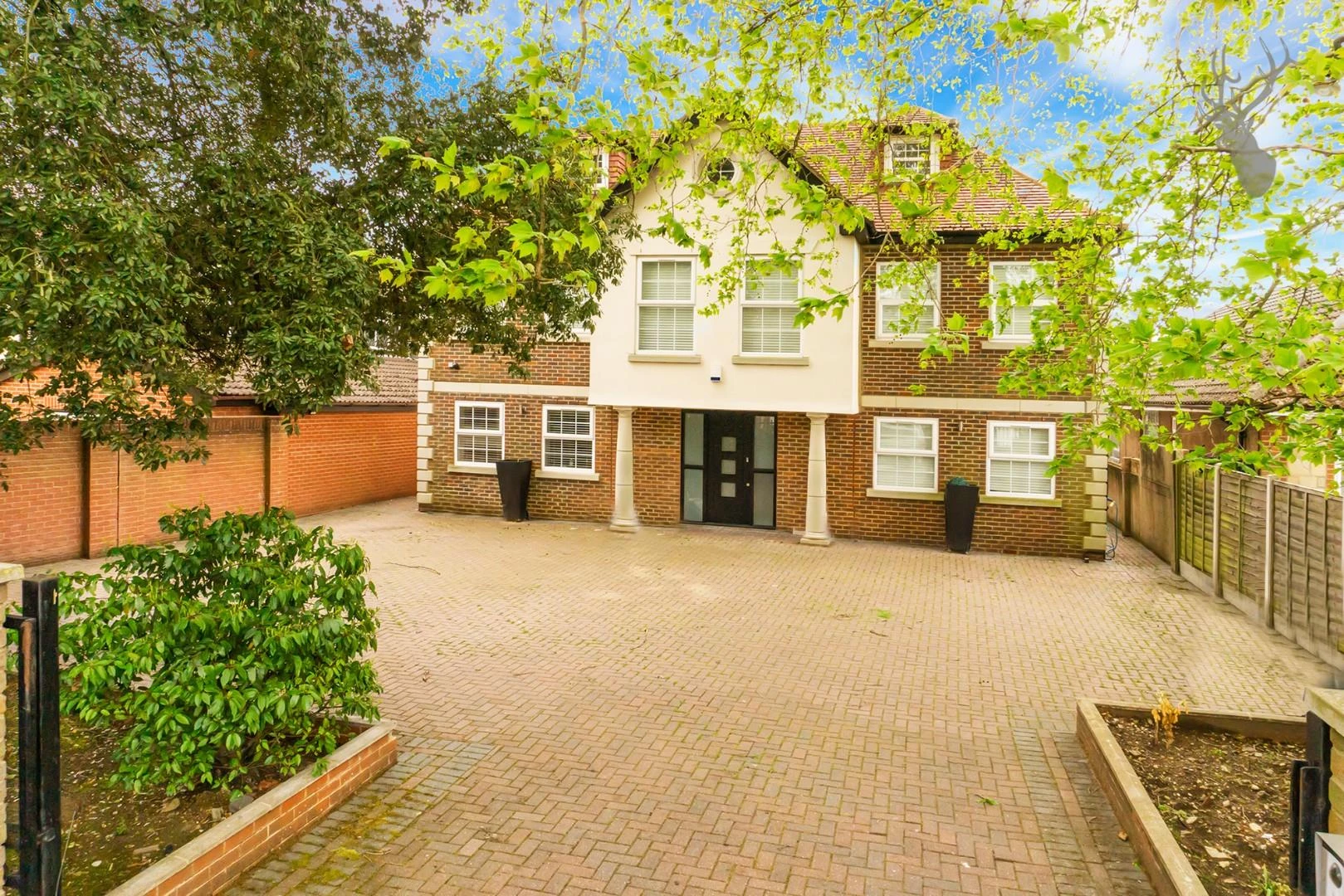 Manor Road Chigwell IG7