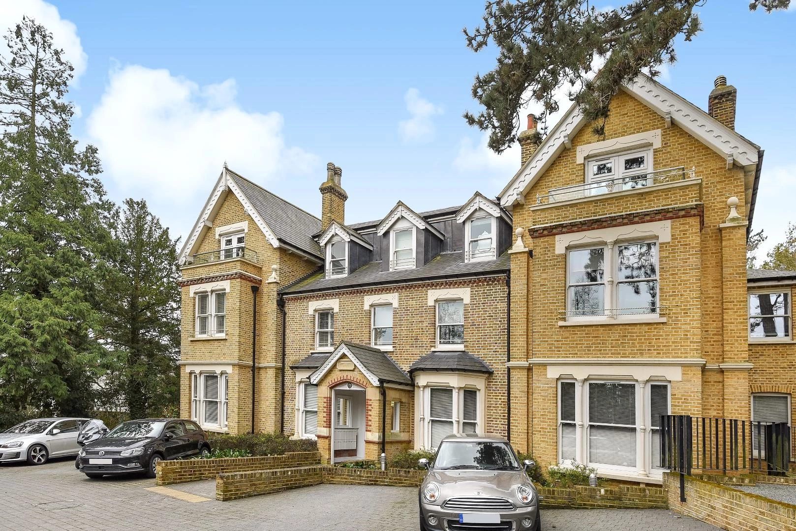 Similar Property: Flat in Theydon Bois