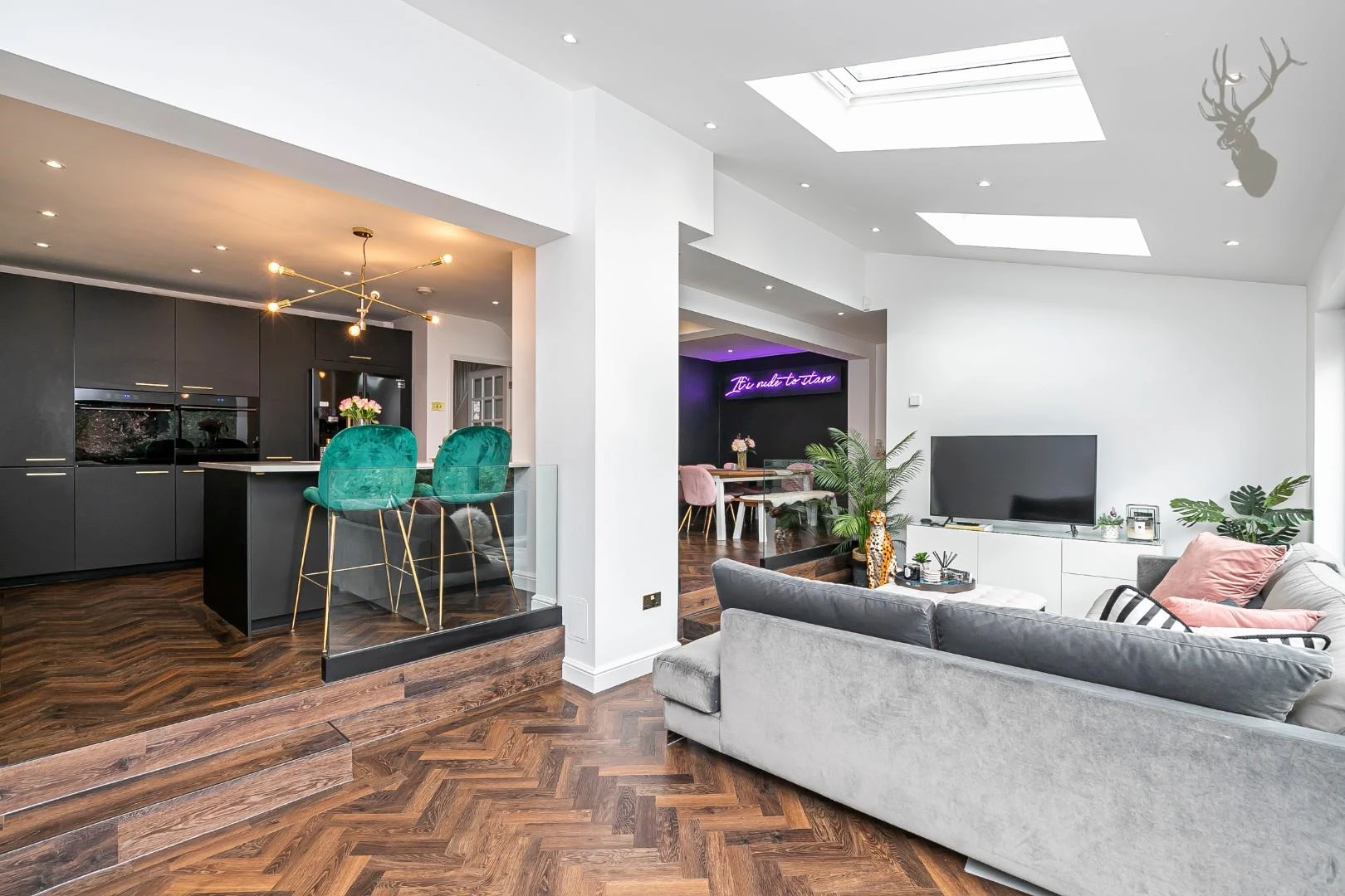 Similar Property: House - Semi-Detached in Theydon Bois