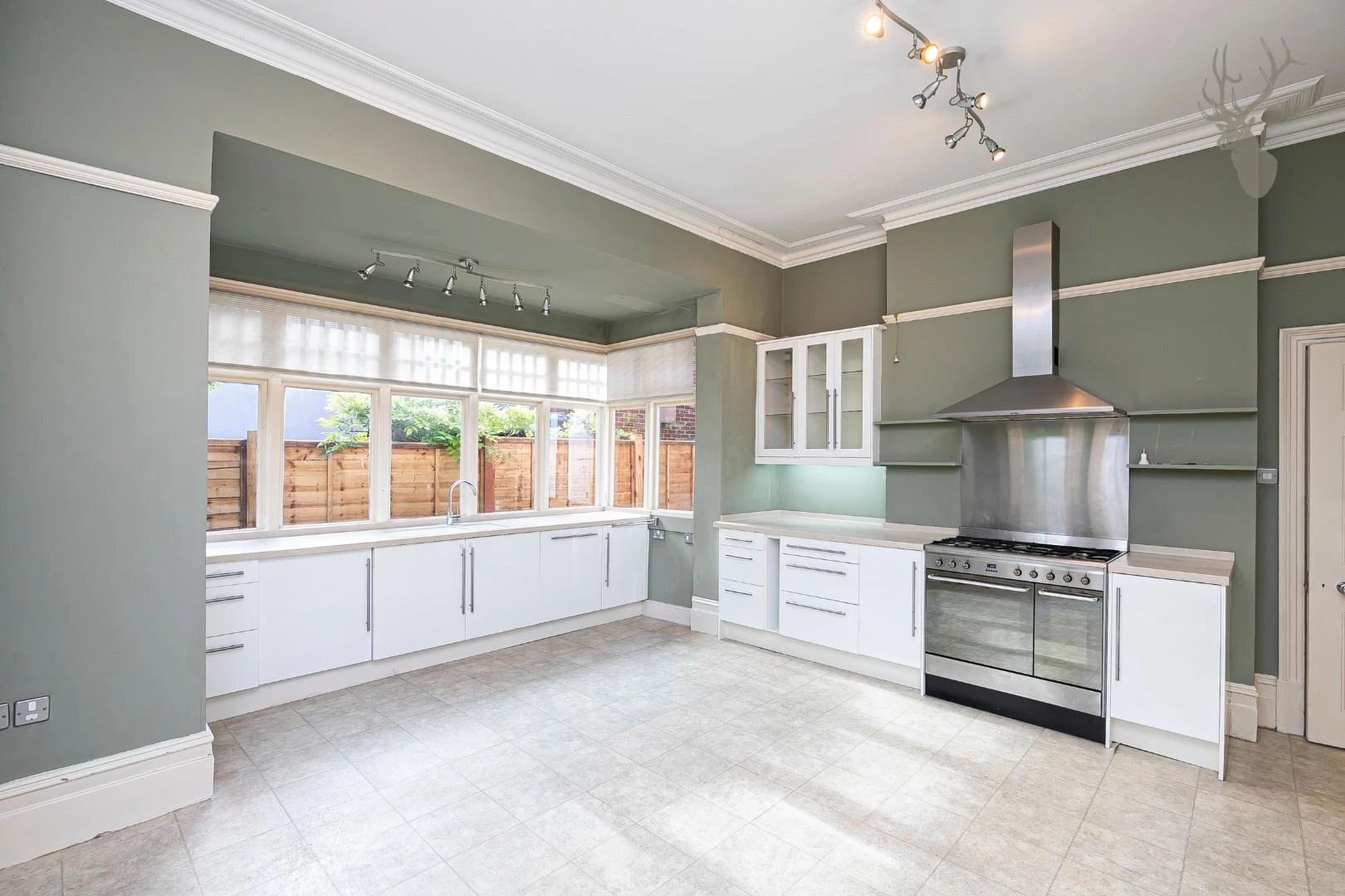Similar Property: House - Semi-Detached in Chingford