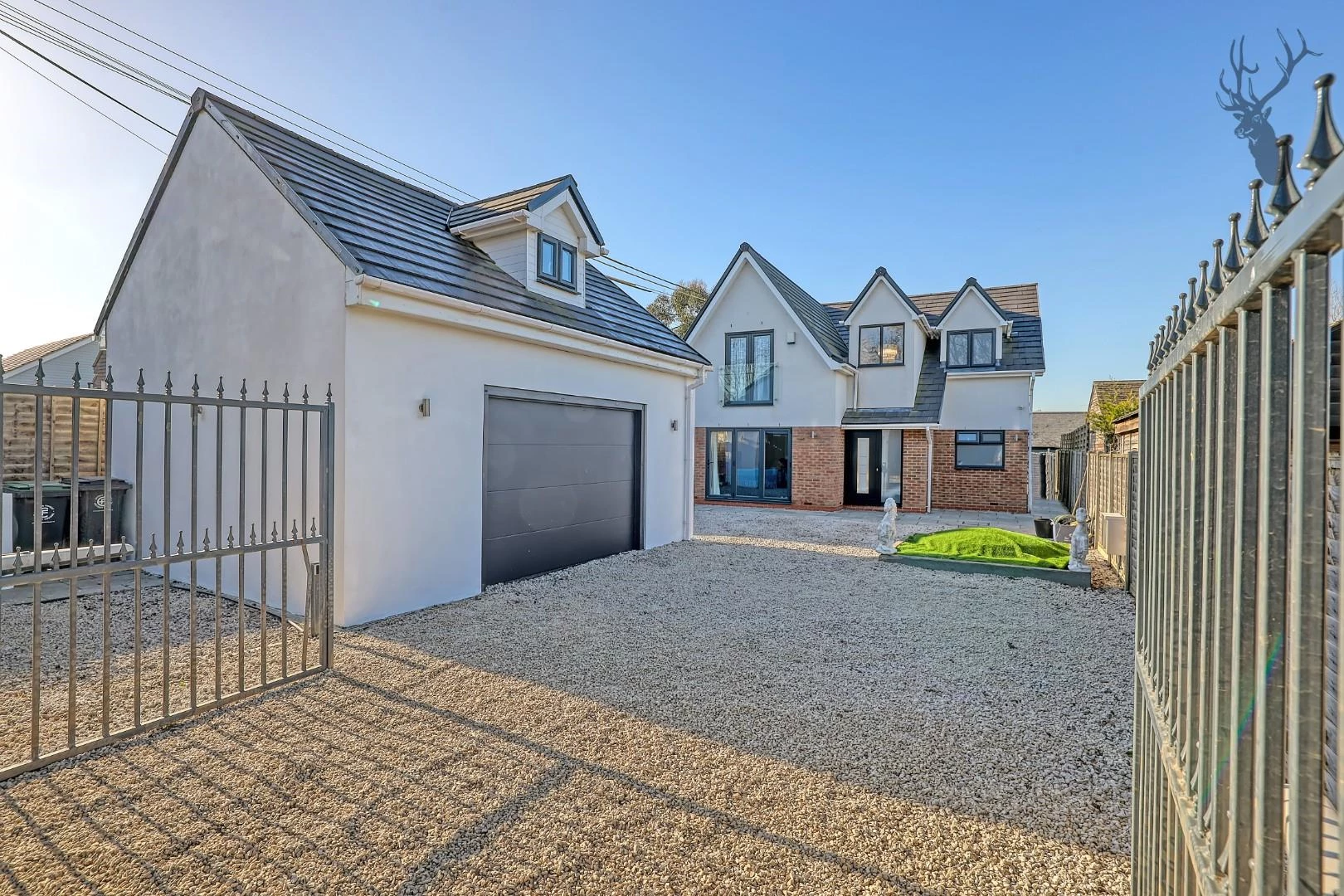 Similar Property: House - Detached in Navestock
