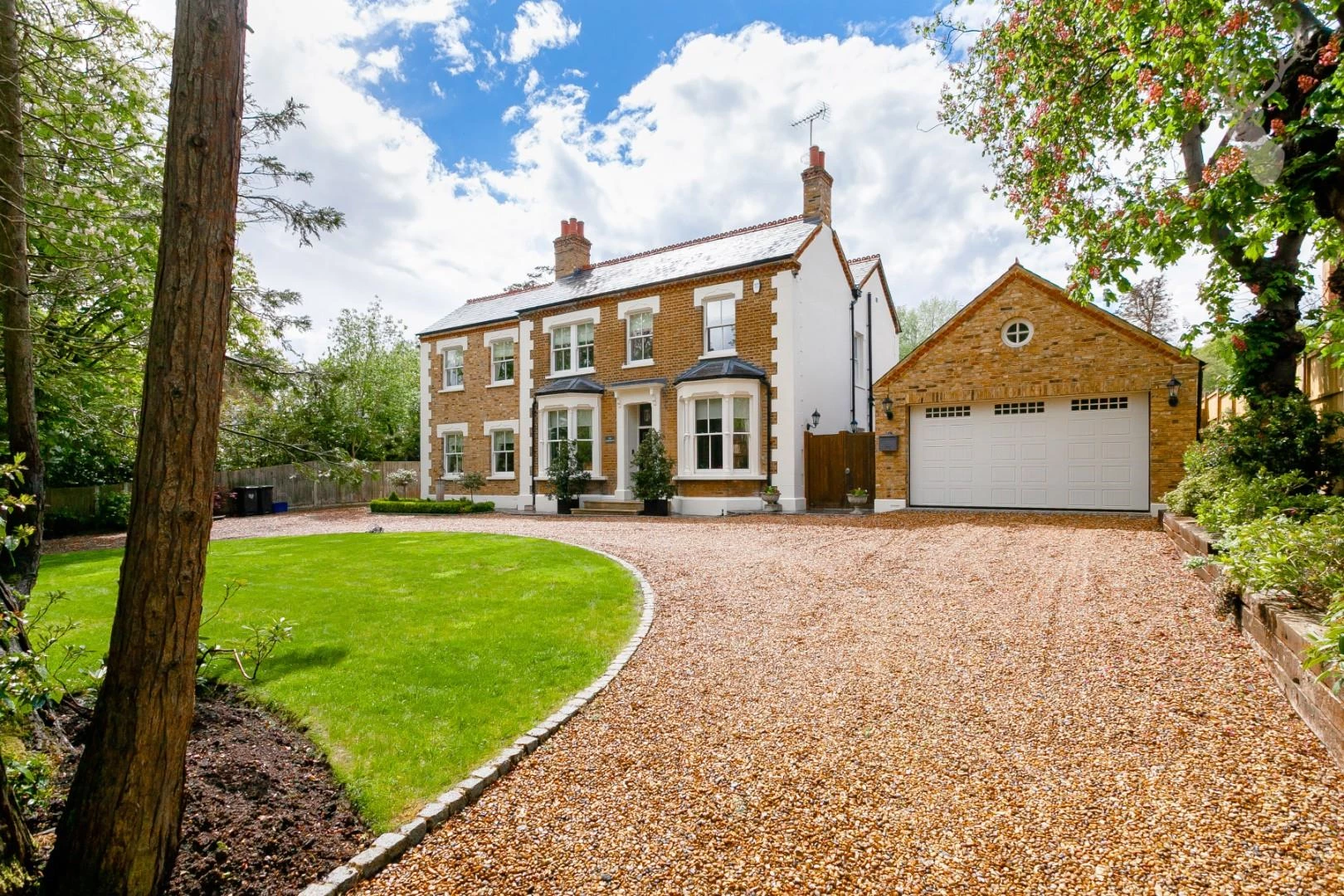 Similar Property: House - Detached in Theydon Bois