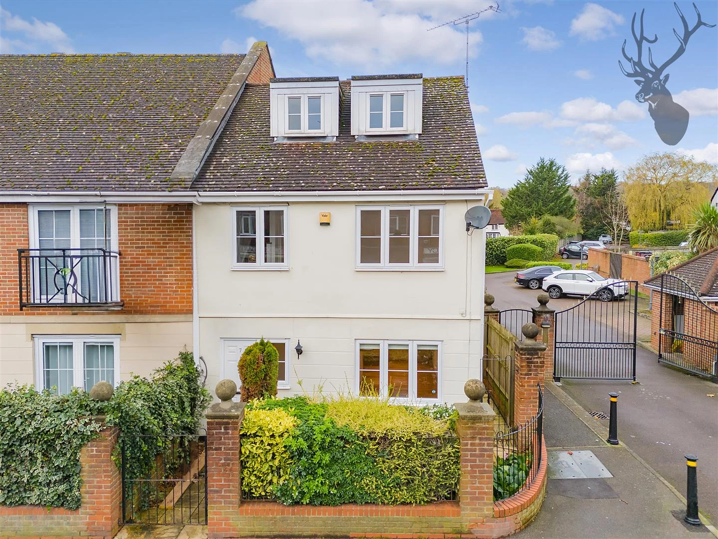 Similar Property: House - End Terrace in 