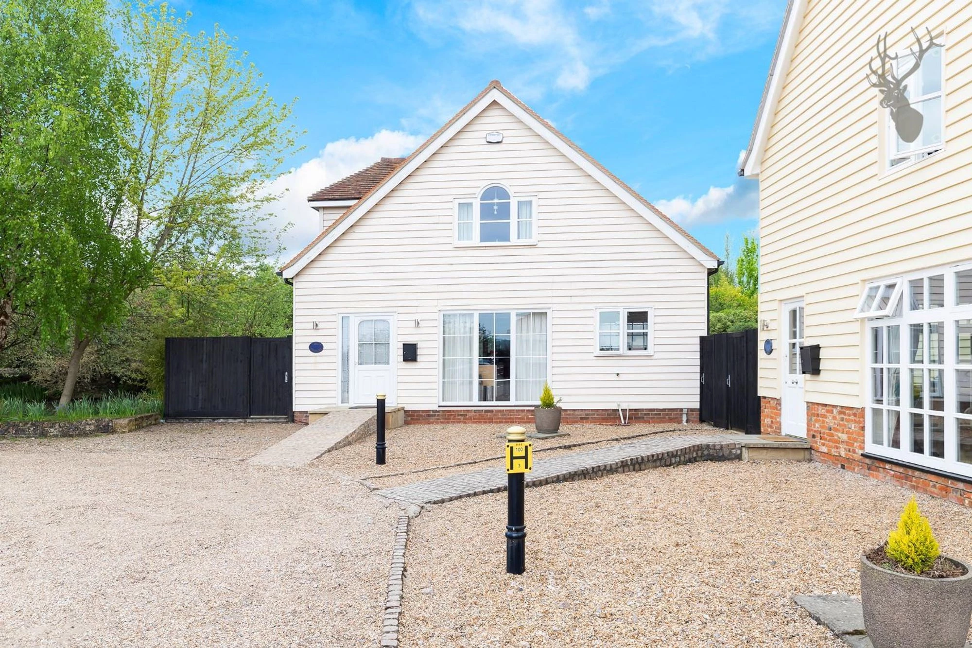 Similar Property: House in Theydon Bois