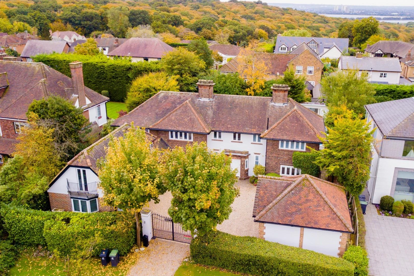Similar Property: House - Detached in Sewardstonebury