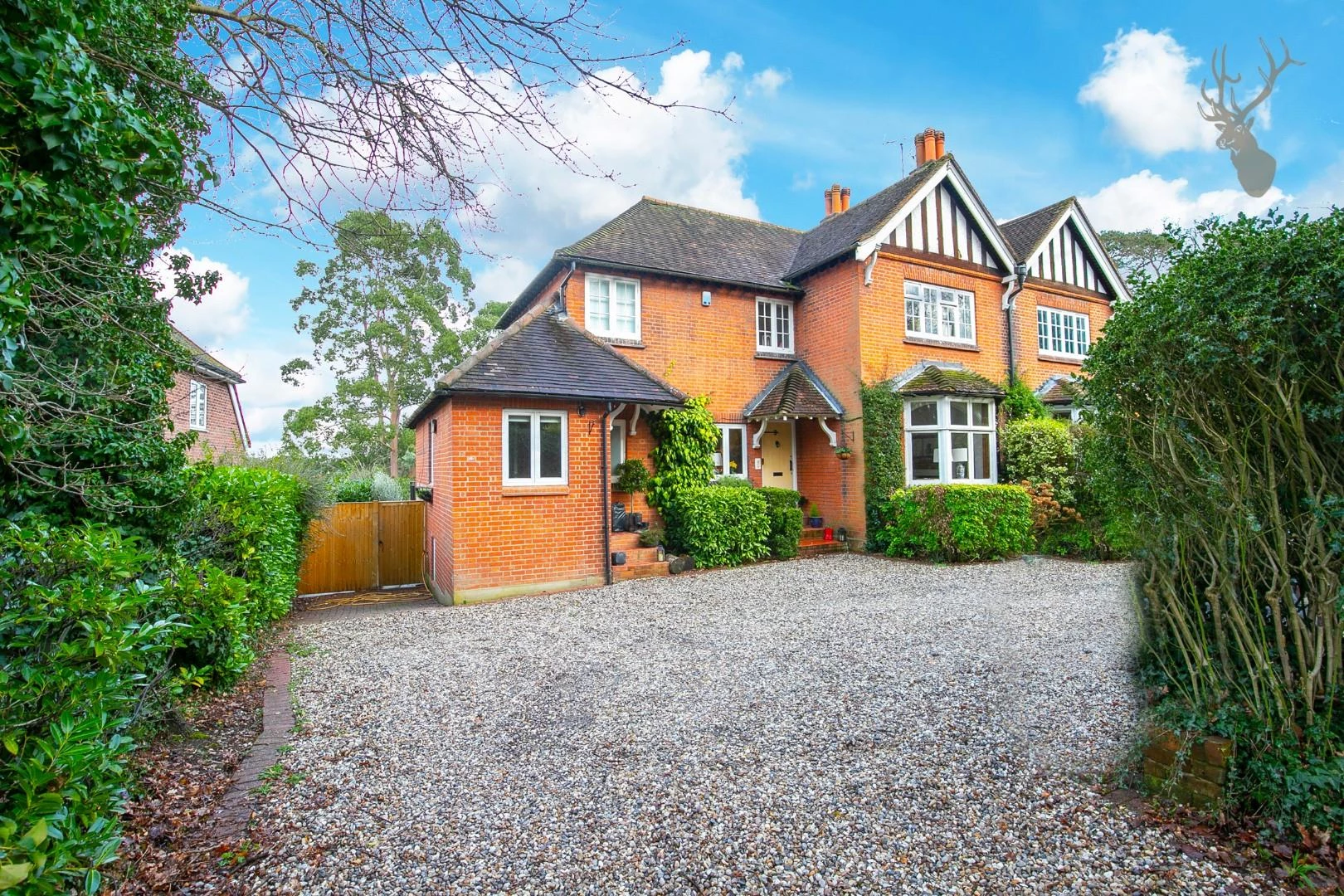 Similar Property: House in Theydon Bois