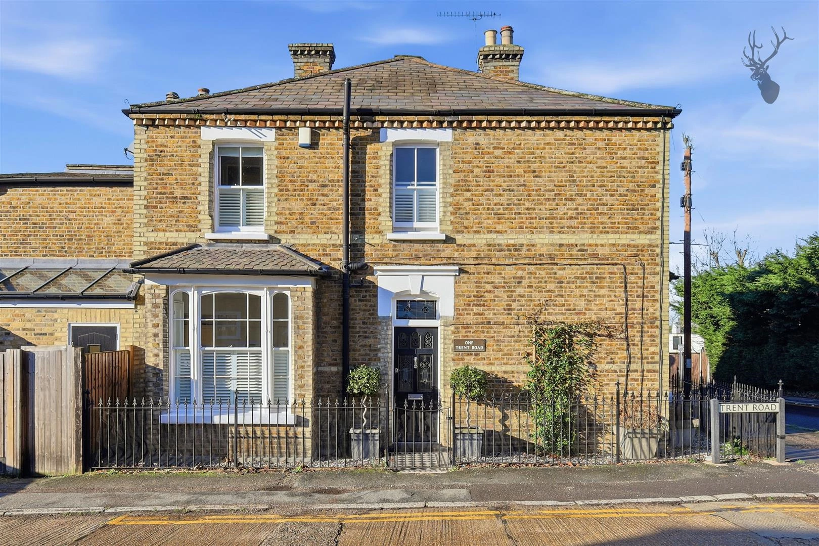 Similar Property: House - End Terrace in 