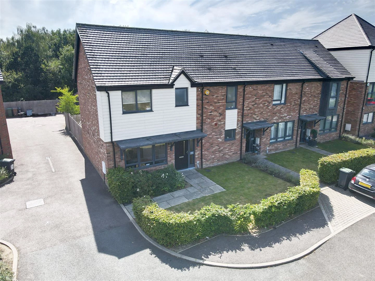 Similar Property: House - End Terrace in 