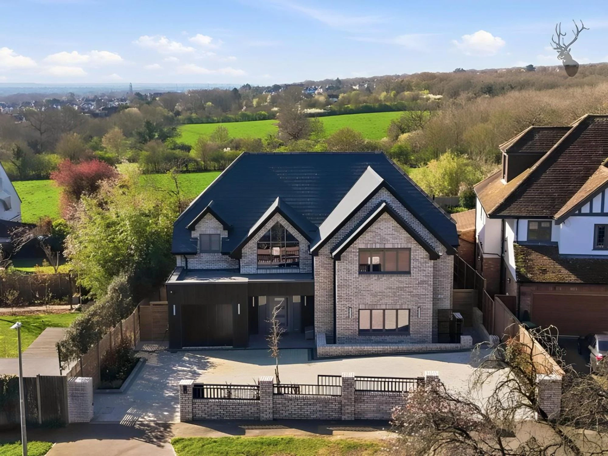 Similar Property: House Detached in Loughton