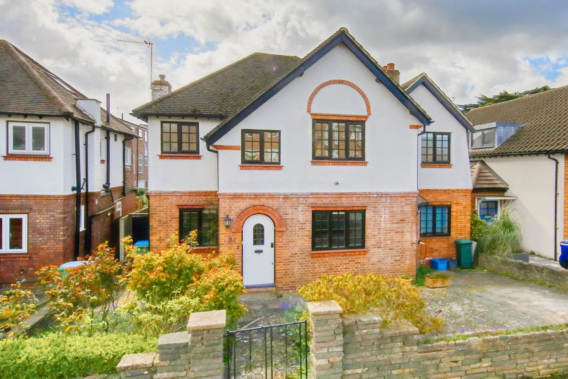 Property photo: Hampton Wick, Kingston Upon Thames, KT1